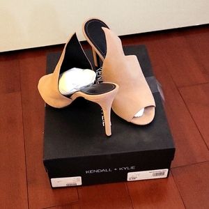 NWT Kendall & Kylie 8.5 Mauve Heels
